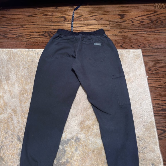 Med Couture Women's Scrub Set in Navy - Picture 5 of 8